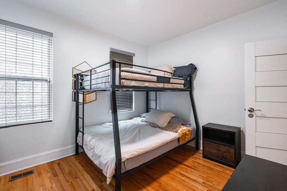 Bedroom, bunk bed