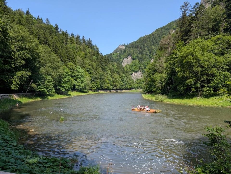 Nearby landmark, Natural landscape, Activities, Mountain view, River view