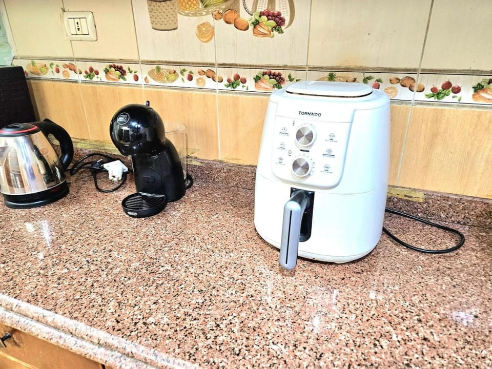 Coffee/tea facilities, Kitchen or kitchenette, oven