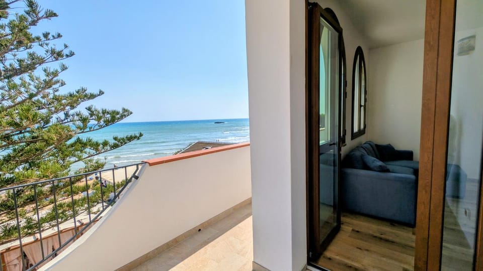 Patio, Day, Natural landscape, View (from property/room), Balcony/Terrace, Balcony/Terrace, Living room, Seating area, Sea view, kitchen