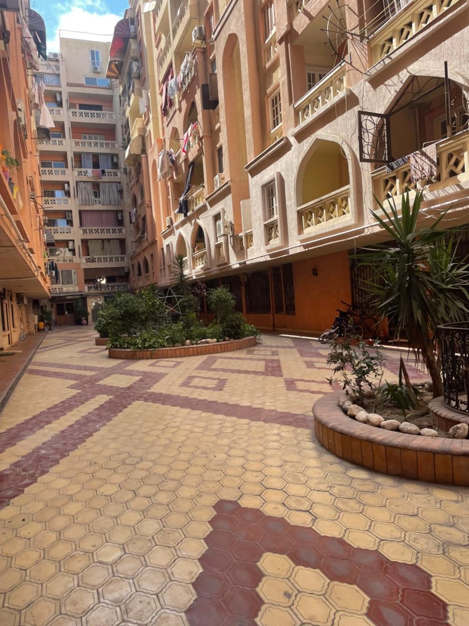 Property building, Quiet street view