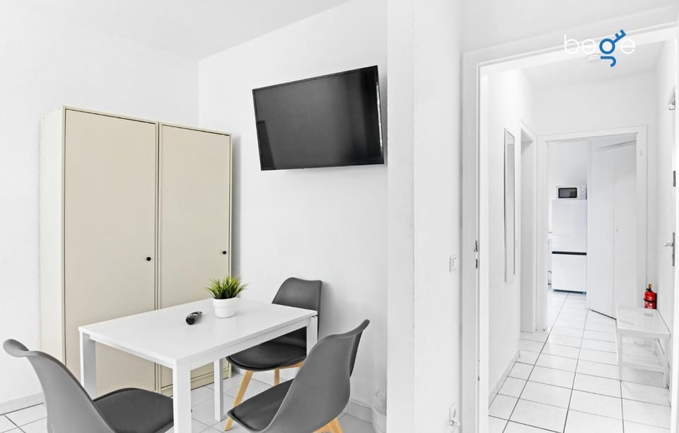 TV and multimedia, Seating area, Dining area, wardrobe