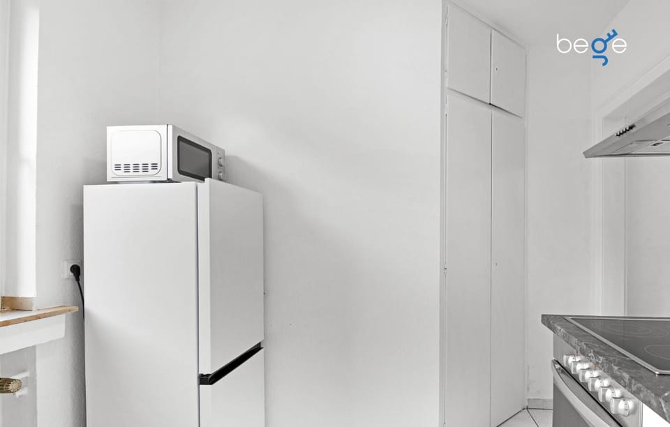 Kitchen or kitchenette, oven