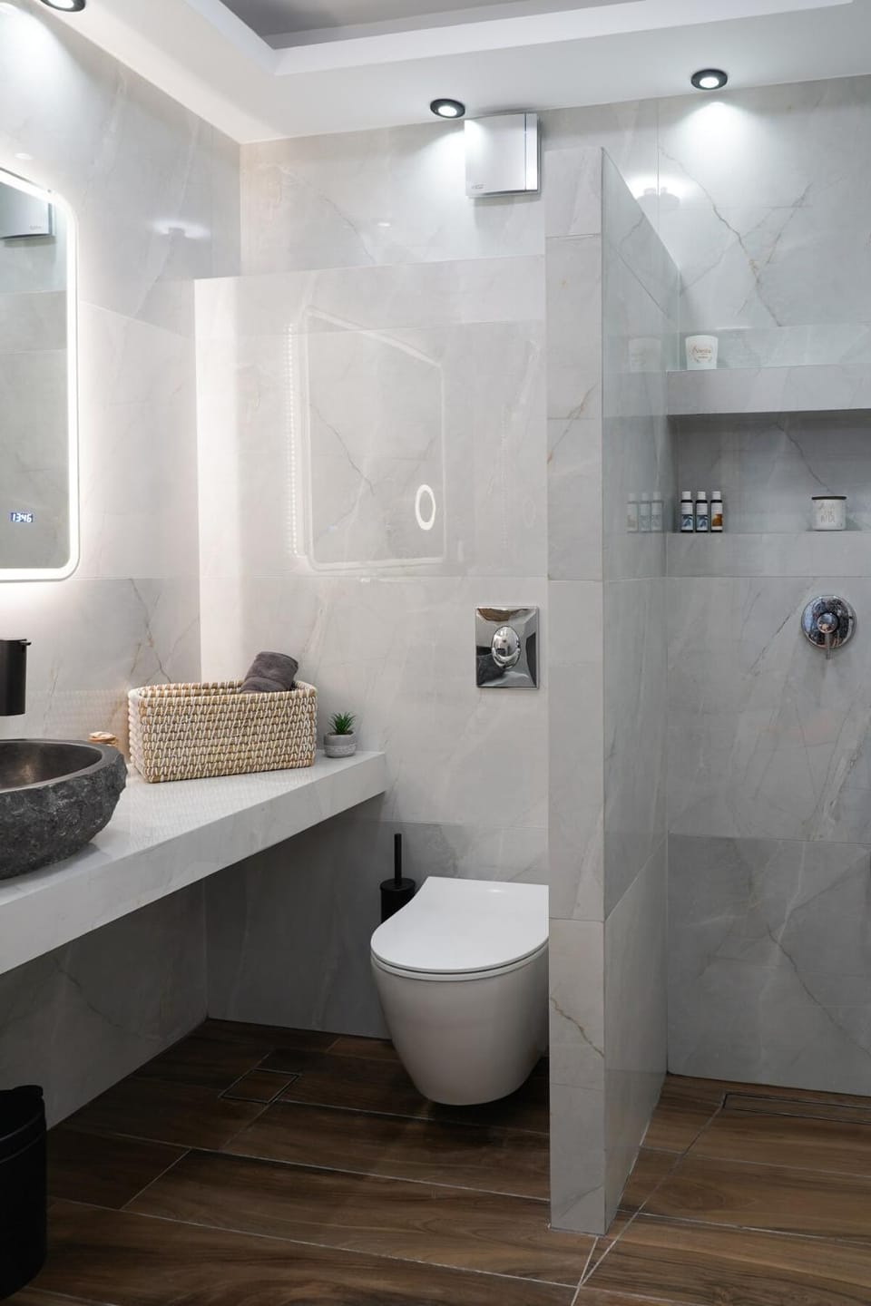 Shower, Toilet, Bathroom, towels