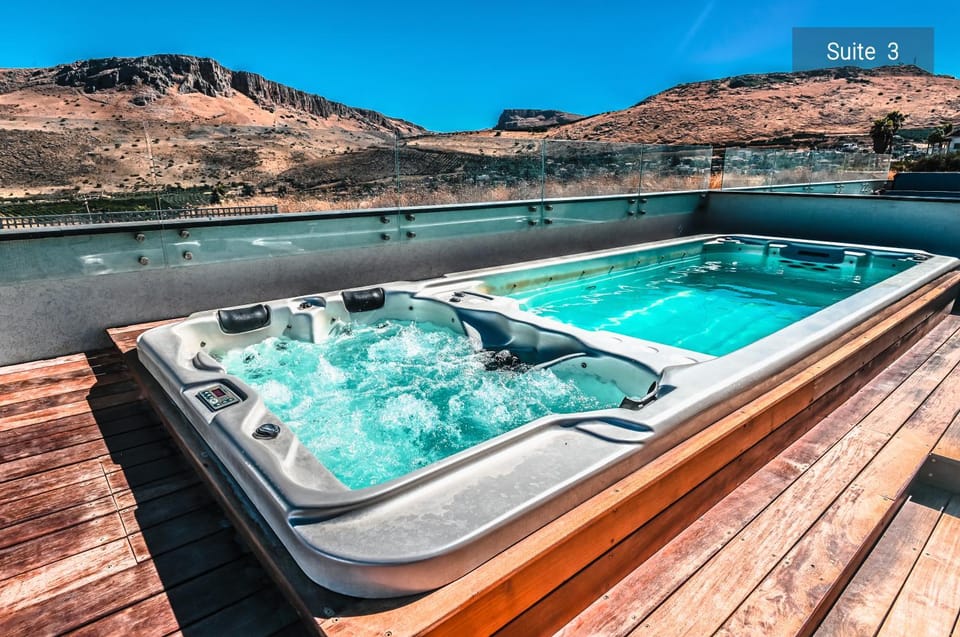Hot Tub, Swimming pool