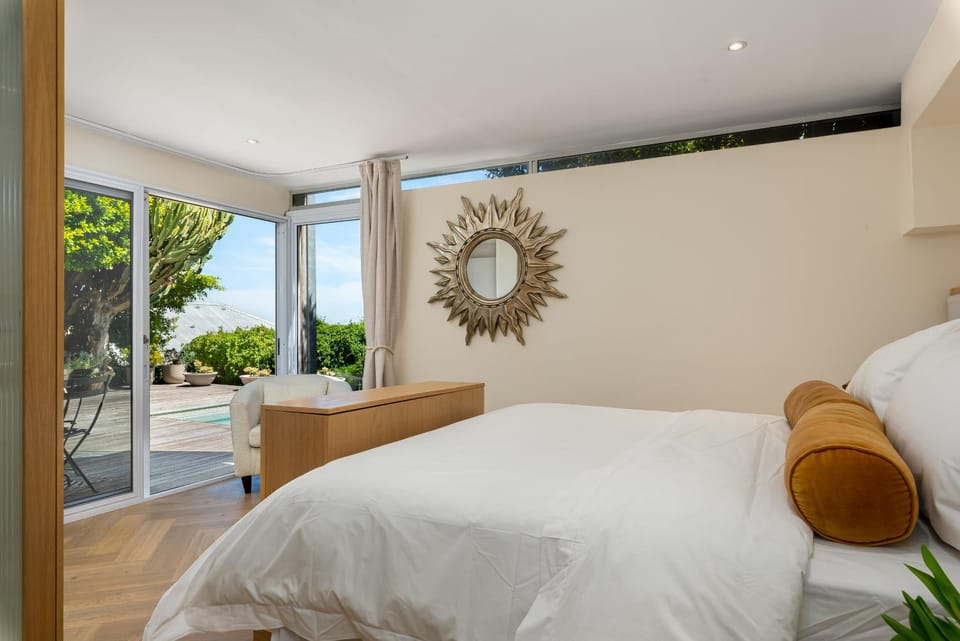 Bed, Bedroom, Garden view, Pool view