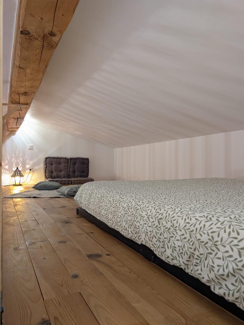 Bed, Photo of the whole room