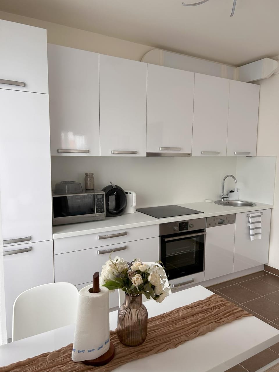 Coffee/tea facilities, Kitchen or kitchenette, dishwasher, oven, stove, toaster