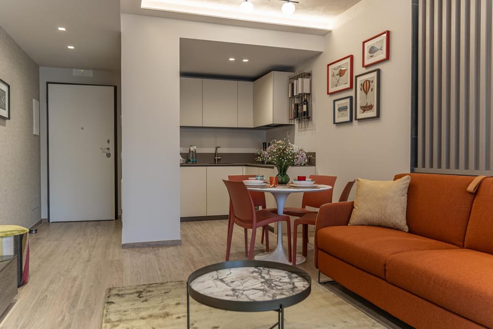 Kitchen or kitchenette, Living room, Seating area, Dining area