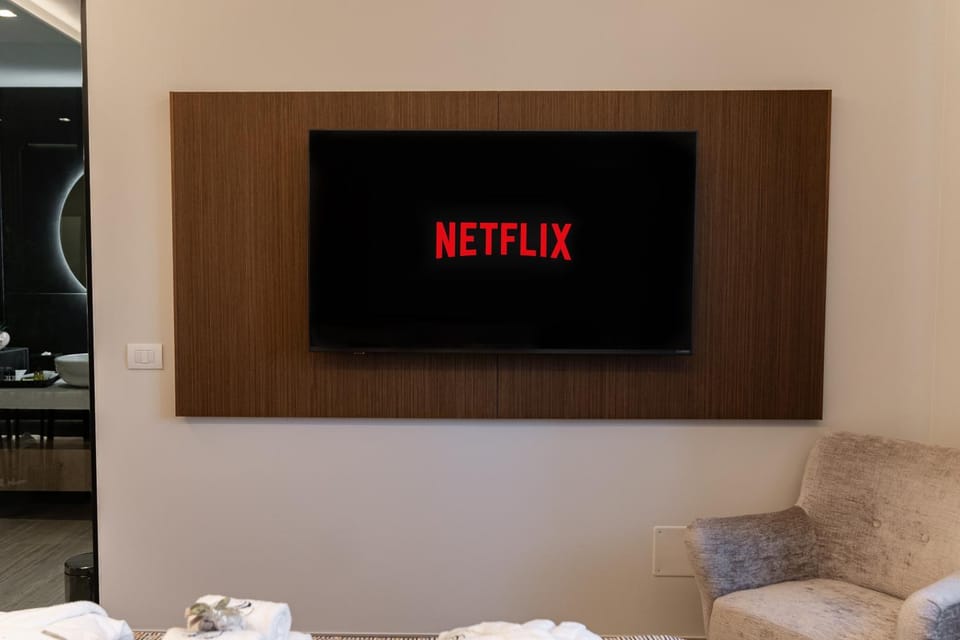 Bed, TV and multimedia, Living room, Photo of the whole room, Seating area, Bedroom, towels