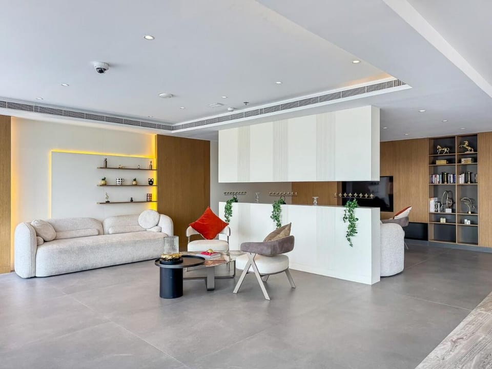 Elegant Studio with Pool & Gym, Near Metro Station Apartment in Dubai