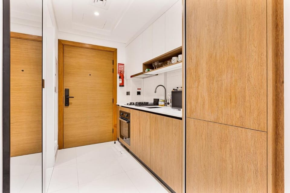 Elegant Studio with Pool & Gym, Near Metro Station Apartment in Dubai