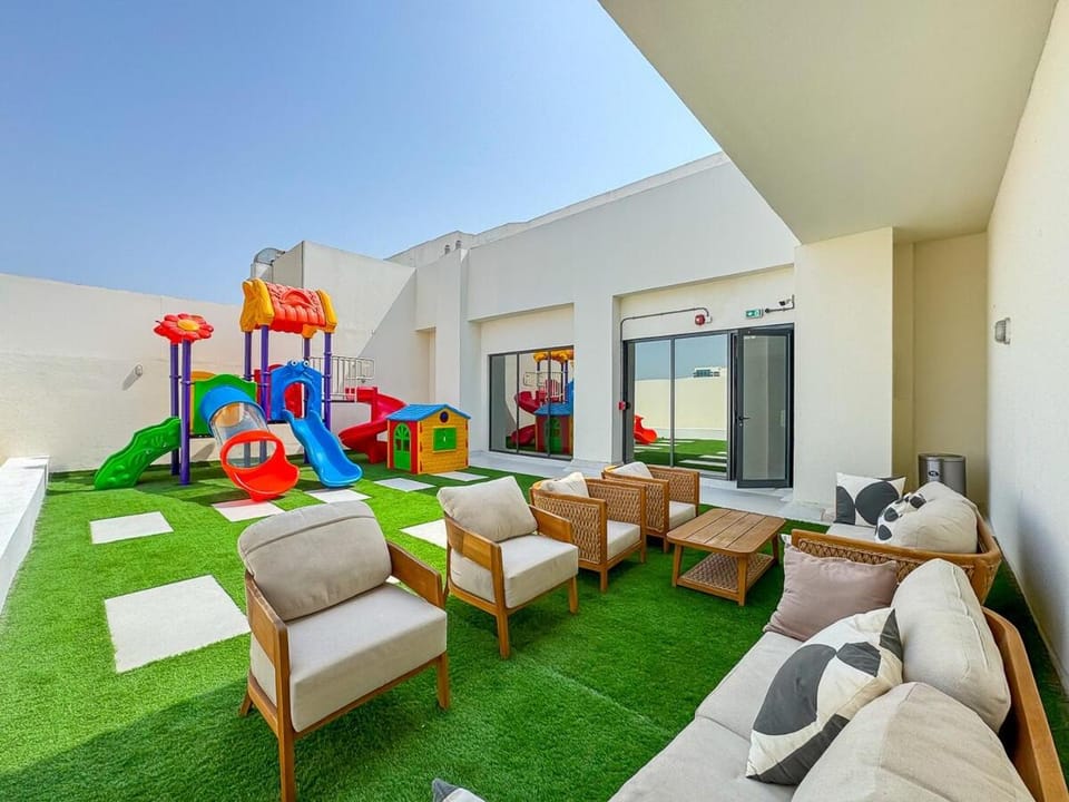 Elegant Studio with Pool & Gym, Near Metro Station Apartment in Dubai