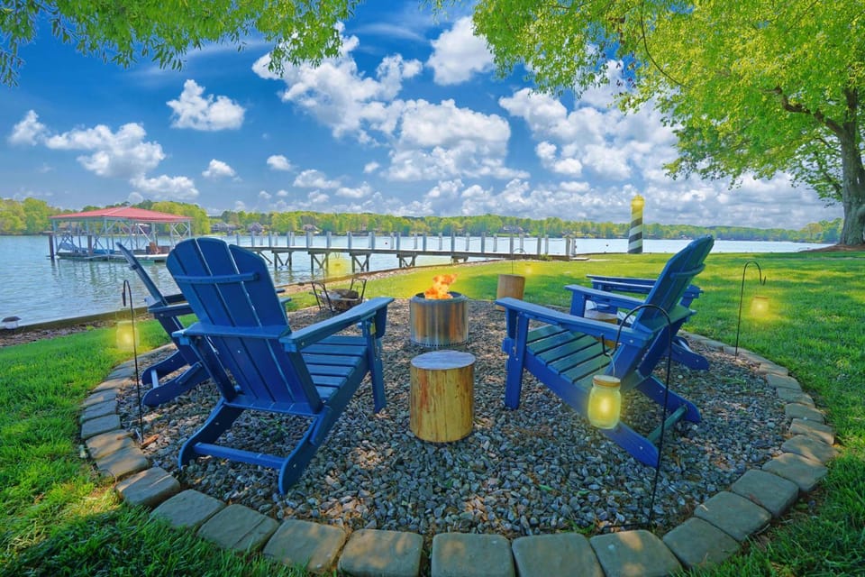 Lake view, fireplace