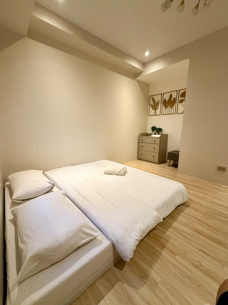 2BR Condo in Mandaluyong with Sunrise View, 65 Inch OLED TV and DisneyPlus Apartment in Mandaluyong