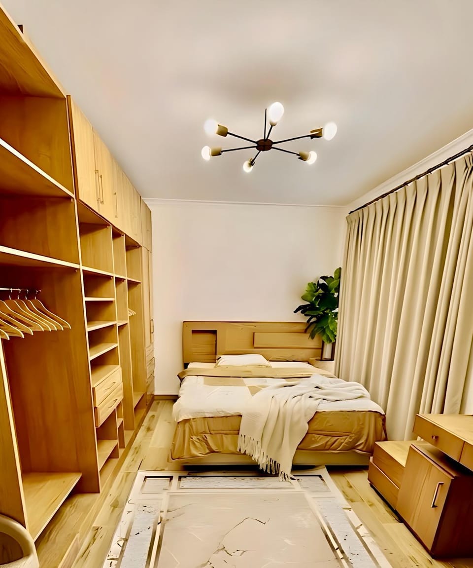 Bed, Photo of the whole room, Bedroom, fireplace, towels, wardrobe