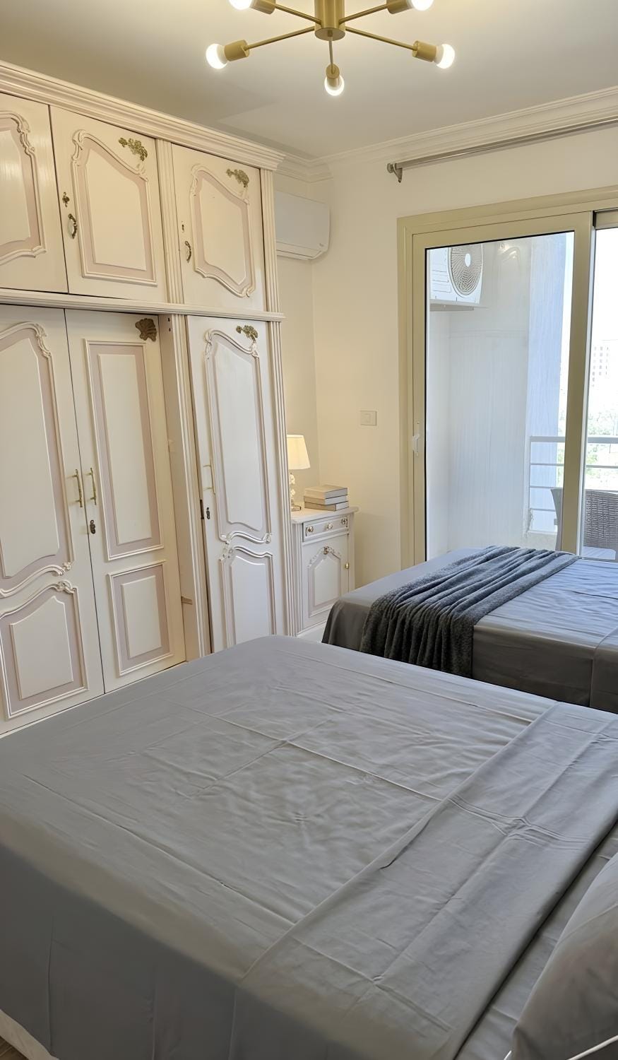 Bed, Photo of the whole room, Bedroom, fireplace, wardrobe, air conditioner