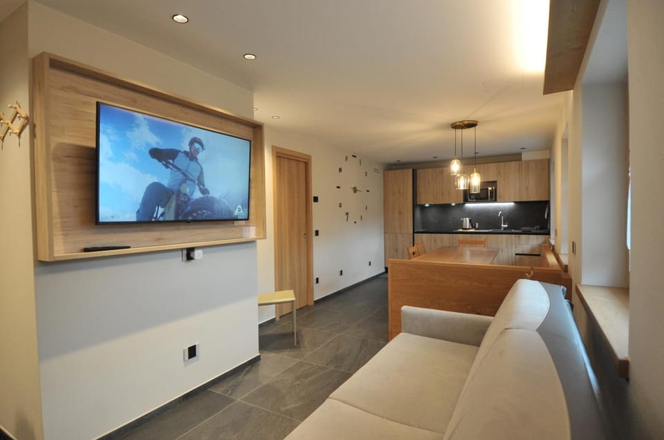Kitchen or kitchenette, Living room