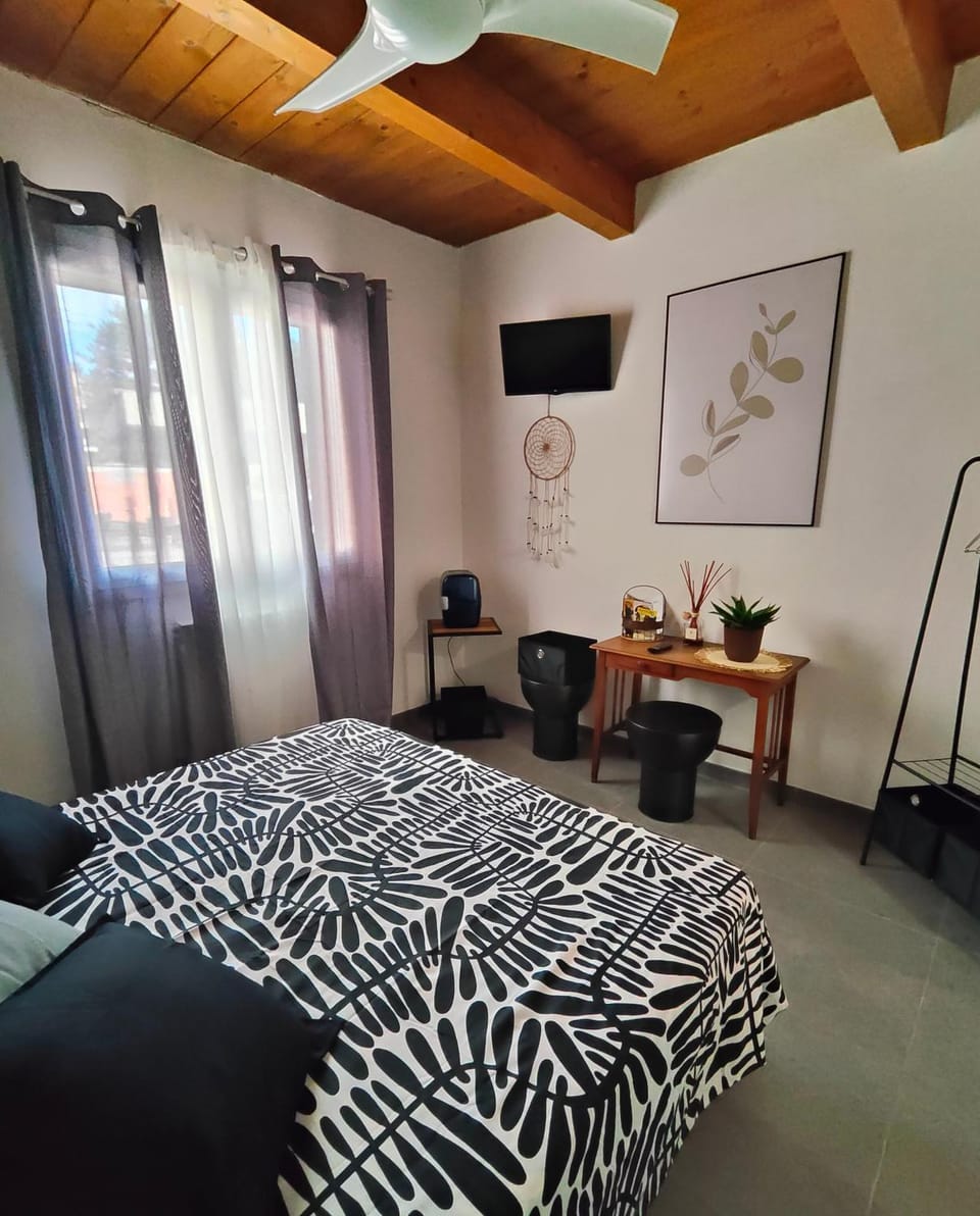 Bed, Photo of the whole room, Bedroom, internet