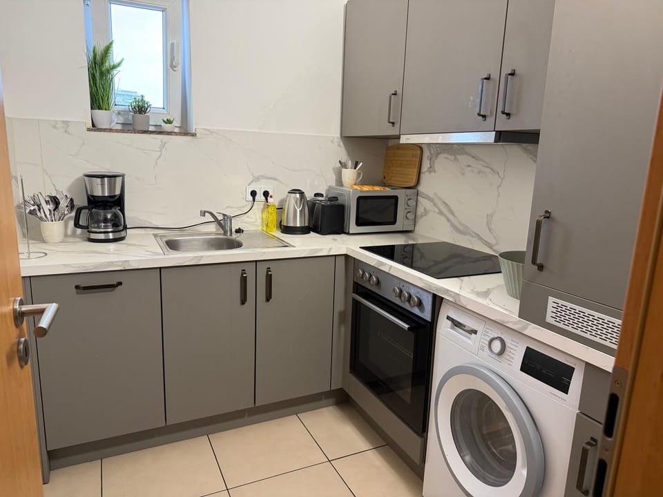 Modernes 2-Zimmer Apartment mit 4 Einzelbetten, Küche & Balkon Apartment in Offenbach