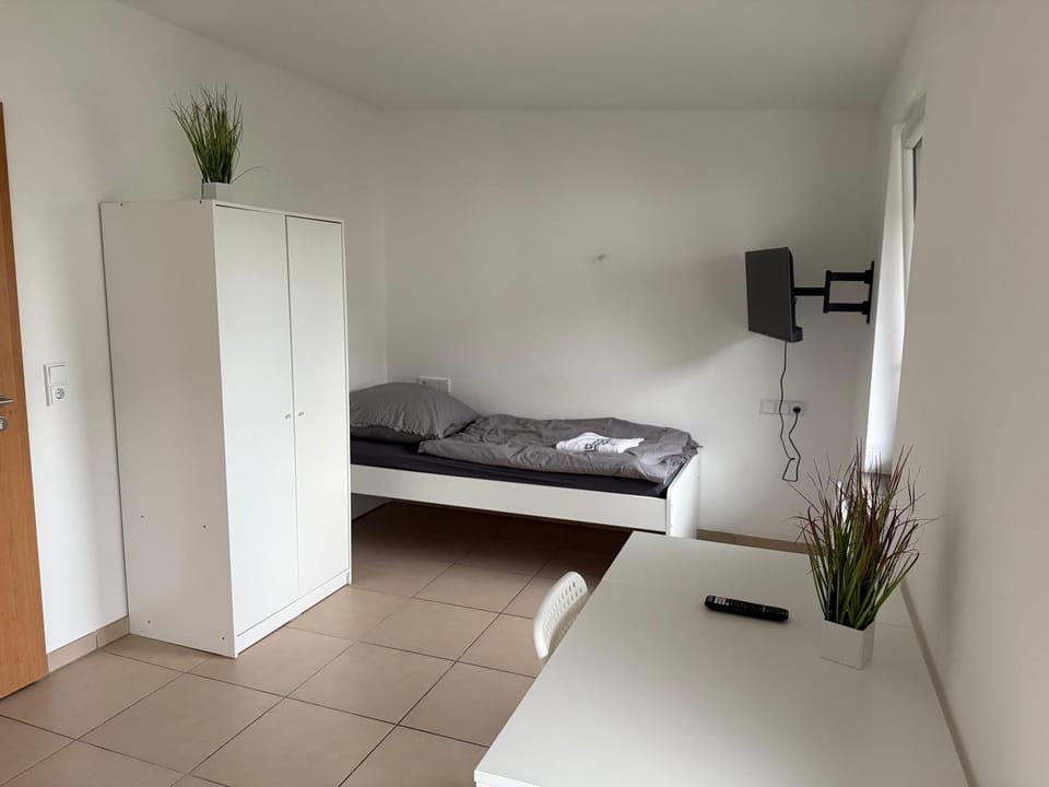 Modernes 2-Zimmer Apartment mit 4 Einzelbetten, Küche & Balkon Apartment in Offenbach
