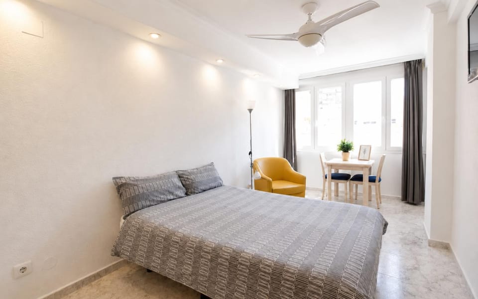 Photo of the whole room, Bedroom