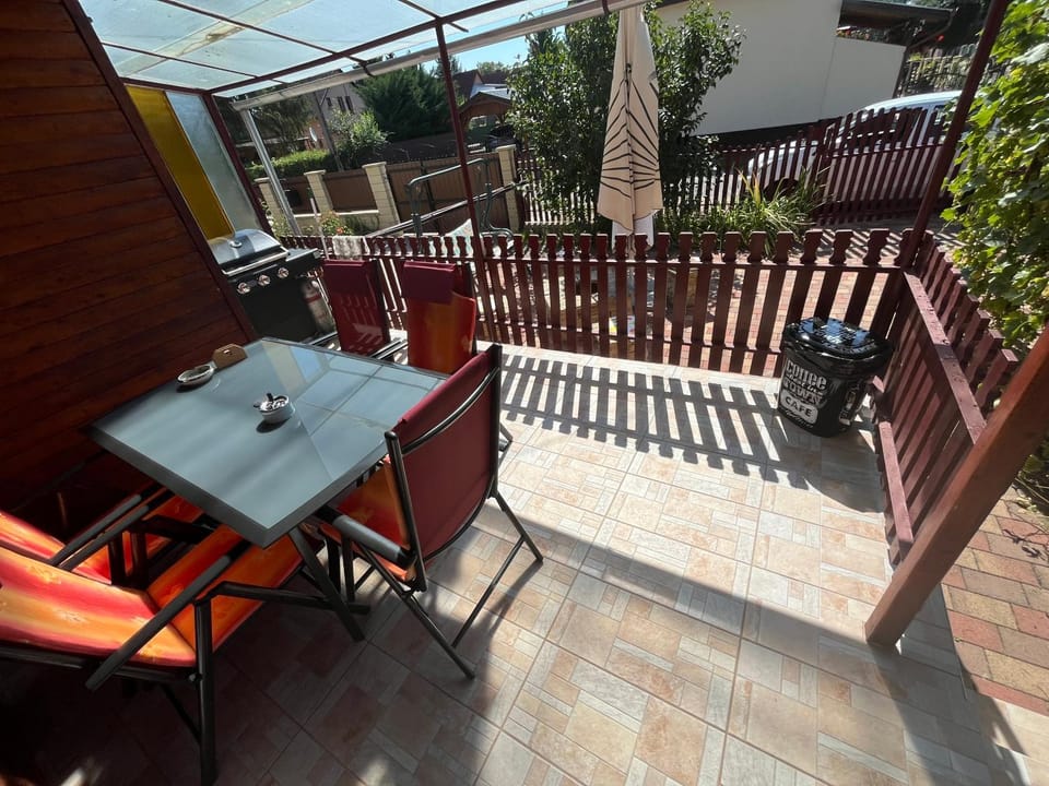 Patio, Dining area