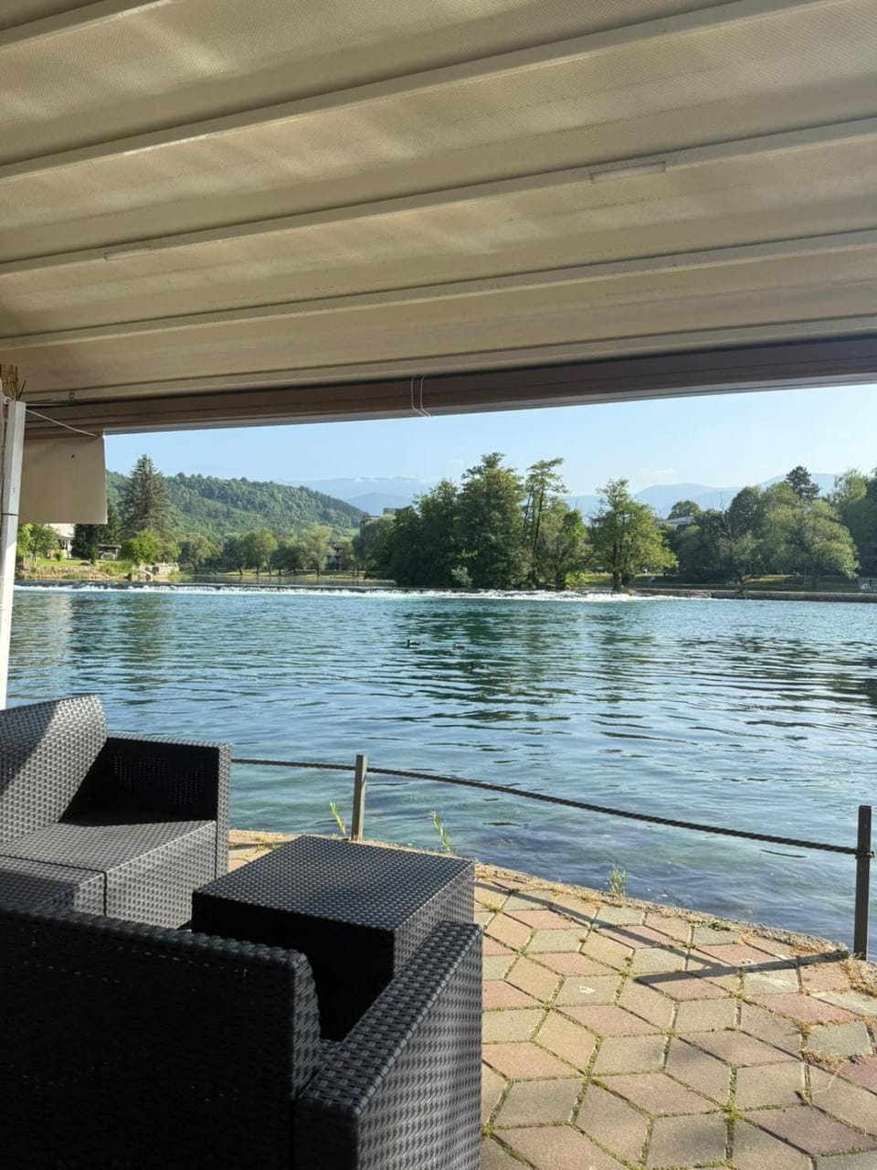 Royal Luxury Apartment, Family Apartment on Una River, Center Bihać, Private Garden & Parking Apartment in Lika-Senj County