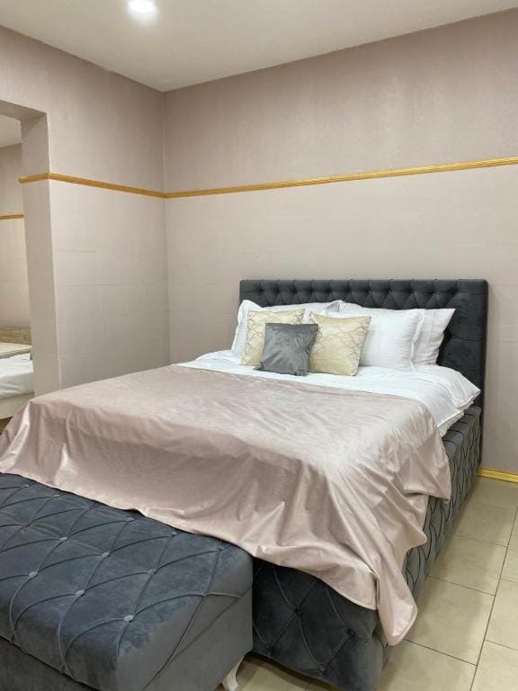 Royal Luxury Apartment, Family Apartment on Una River, Center Bihać, Private Garden & Parking Apartment in Lika-Senj County
