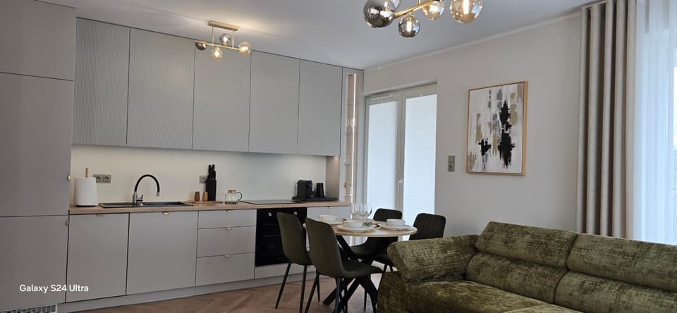 Kitchen or kitchenette, Dining area, stove
