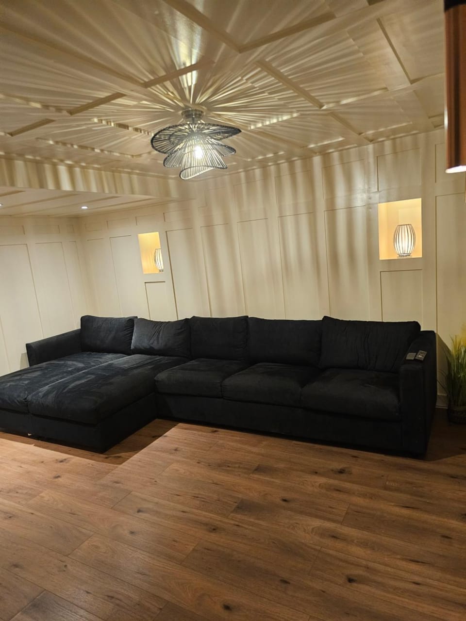 Cosy 2 Bedroom Coastal Retreat with Sea Views and a Private Indoor Hot Tub Apartment in Margate