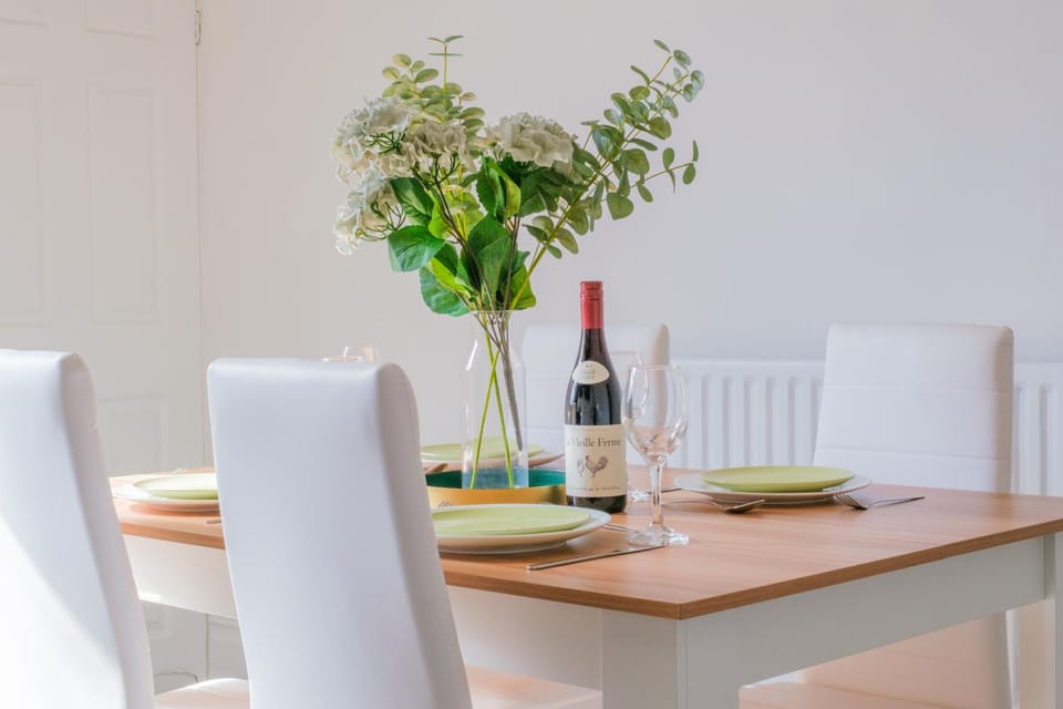 4-Bed Family House in Leeds with park view House in Leeds
