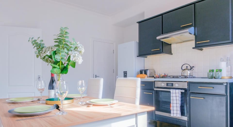 4-Bed Family House in Leeds with park view House in Leeds