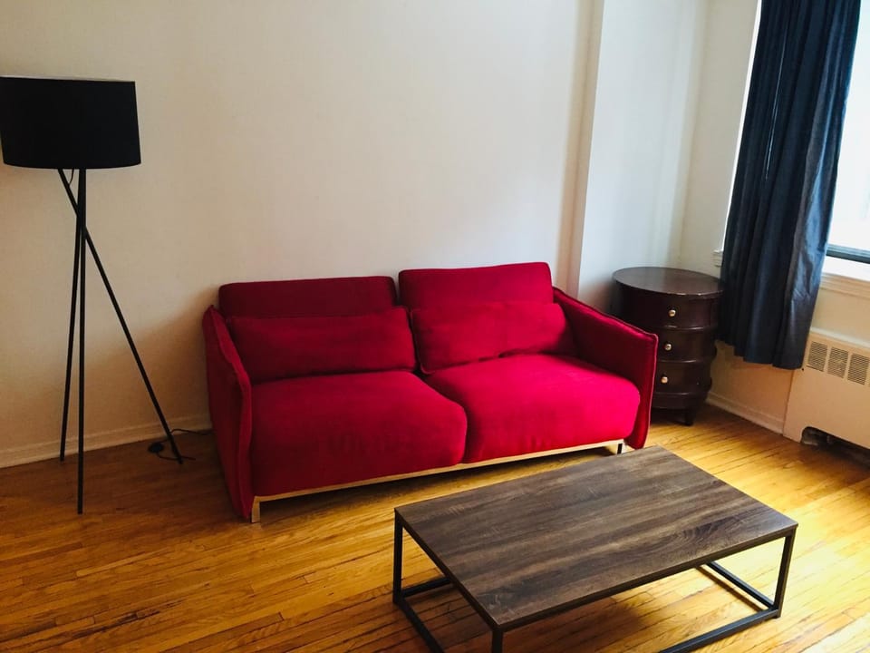 Modern City Studio Living in the Golden Square Mile Apartment in Montreal