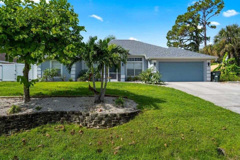 4 BR Heated Private Pool & Lanai House in North Port