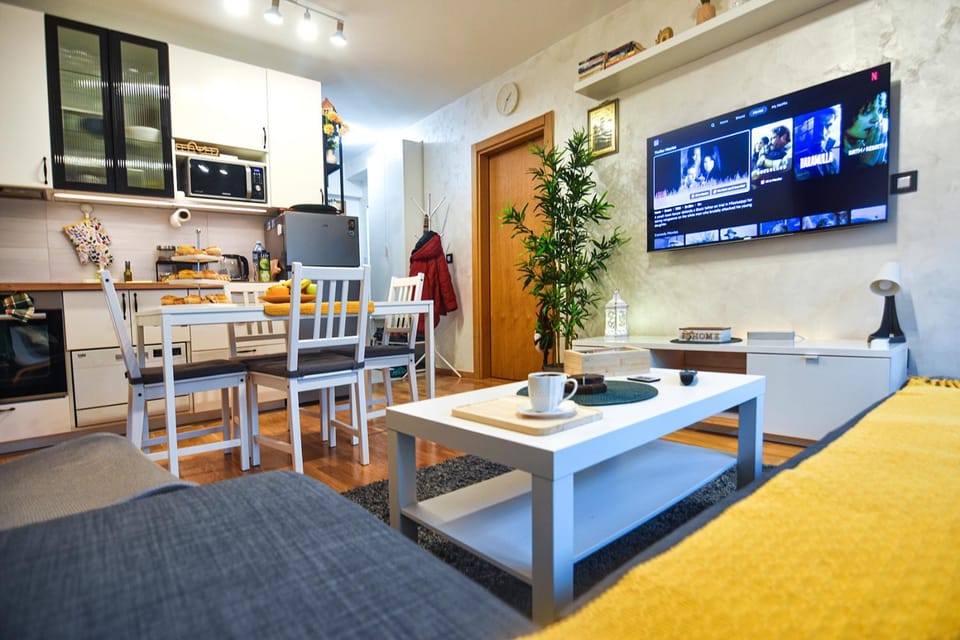 Kitchen or kitchenette, Living room, Dining area, oven