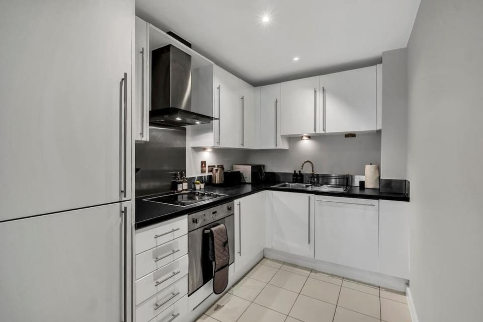 Modern 1BR Apartment Near ExCeL London & O2 Easy Access to Central London Apartment in London