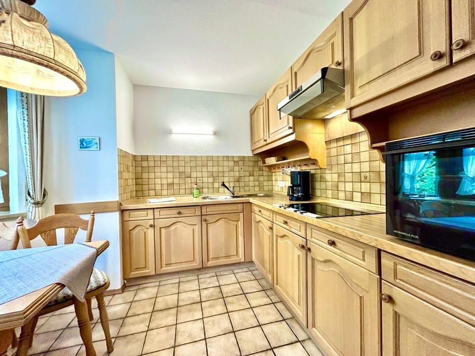 Kitchen or kitchenette, Dining area, pet friendly, stove