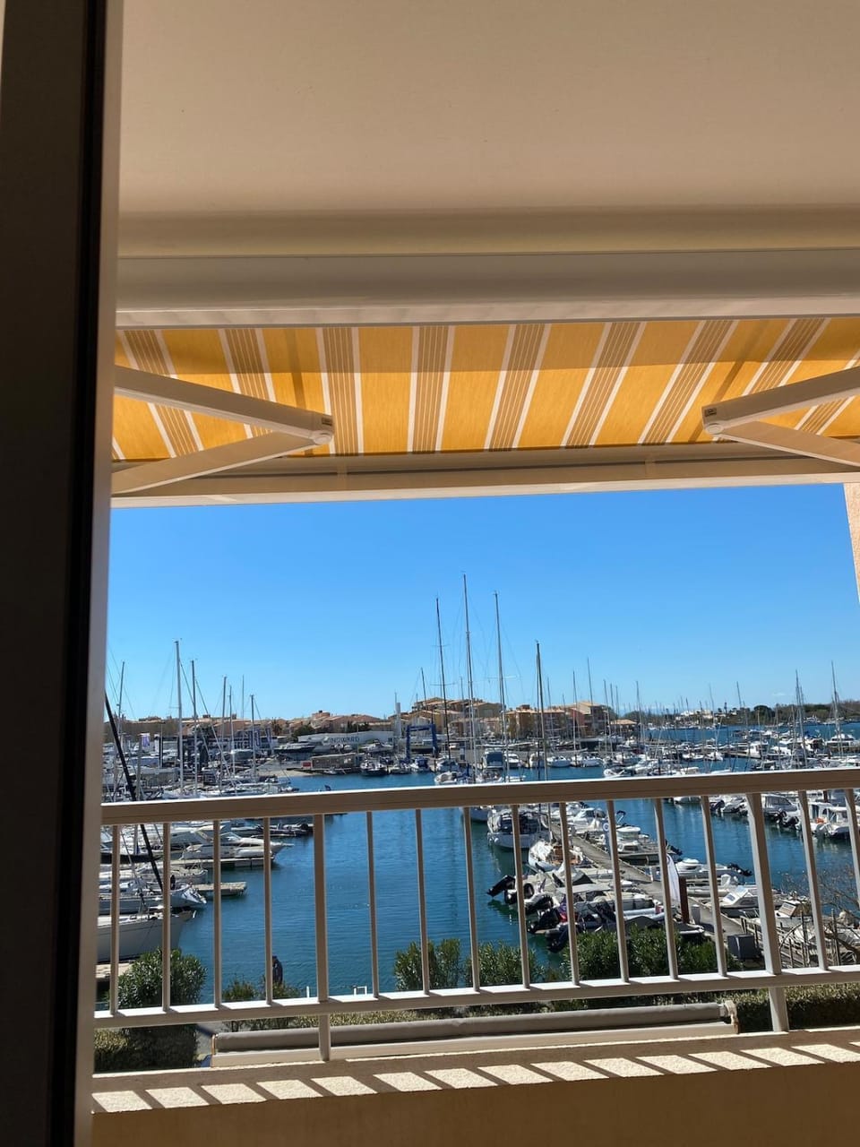 Appartement Le Cap d Agde vue directe sur le port Apartment in Agde
