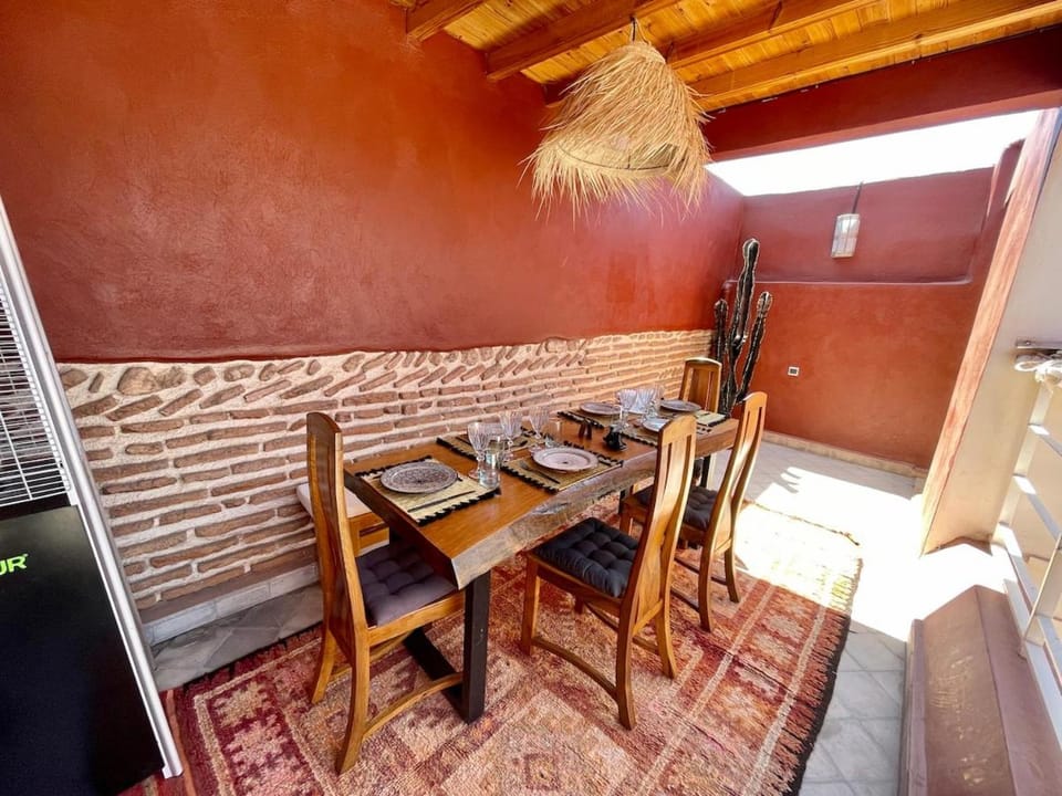 Riad de charme 3 chambres,2 terrases et Jacuzzi, superbe emplacement House in Marrakesh