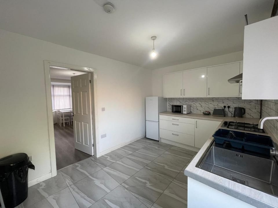 3 Bedroom House near M6, Aston Villa, Star city Apartment in The Royal Town of Sutton Coldfield
