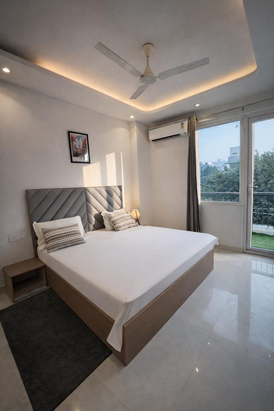 Auric Abode - luxe Studio Near CyberHub Prime Golf Course Road Stay Apartment in Gurugram
