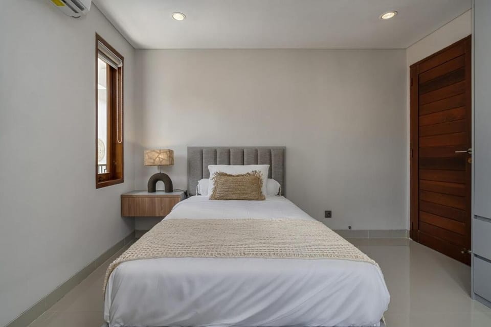 5 bedroom Beachside villa premium brand new Villa in Indonesia