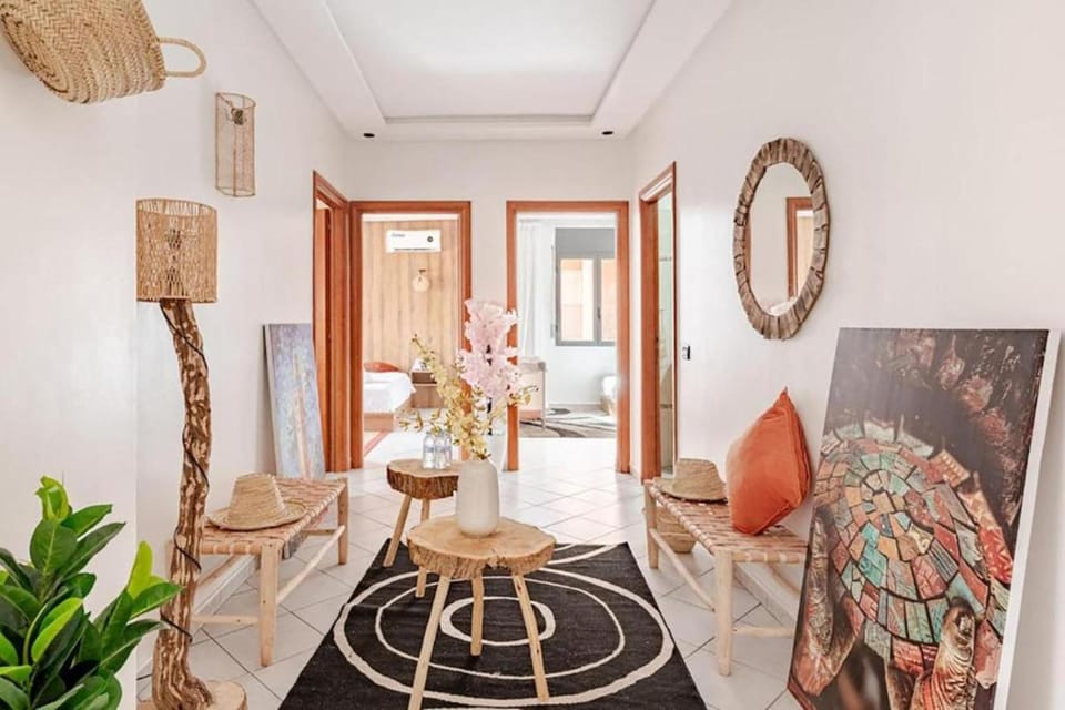 Living room, Decorative detail, Dining area