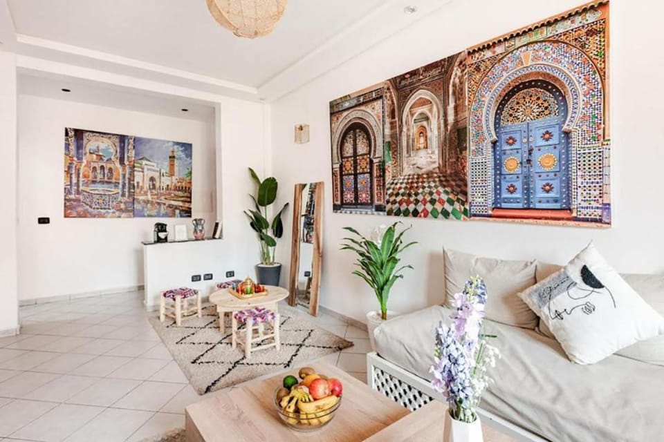 Living room, Food and drinks, Decorative detail, Seating area, Dining area