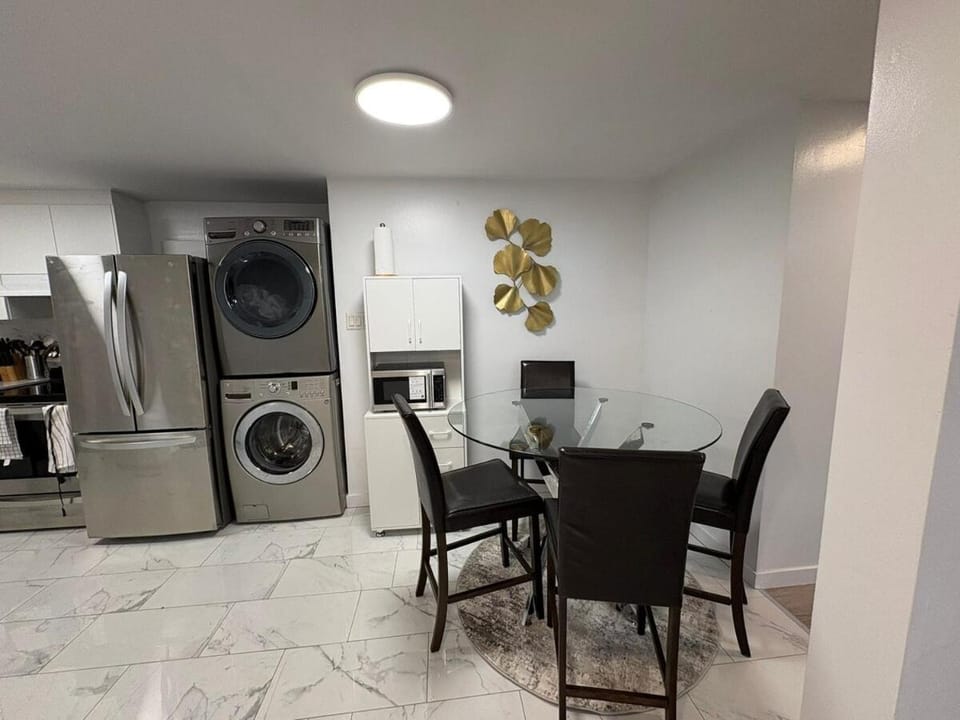 Private Basement Suite in Laval Apartment in Laval