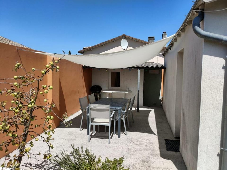 Patio, Dining area