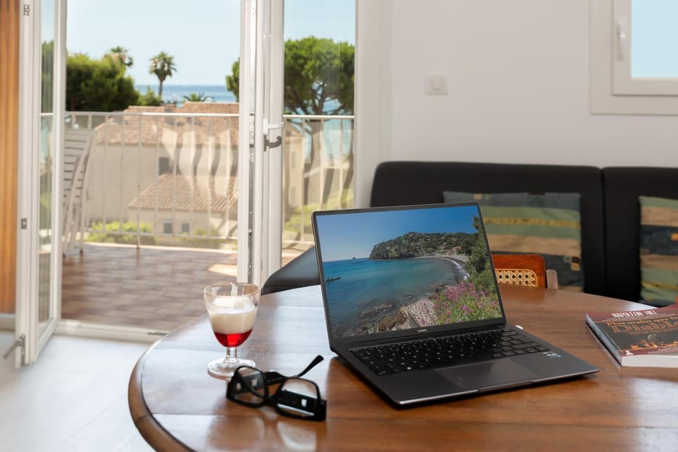 Patio, Day, Natural landscape, TV and multimedia, View (from property/room), Balcony/Terrace, Dining area