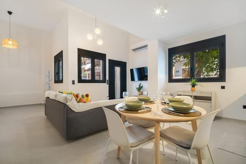 Living room, Seating area, Dining area