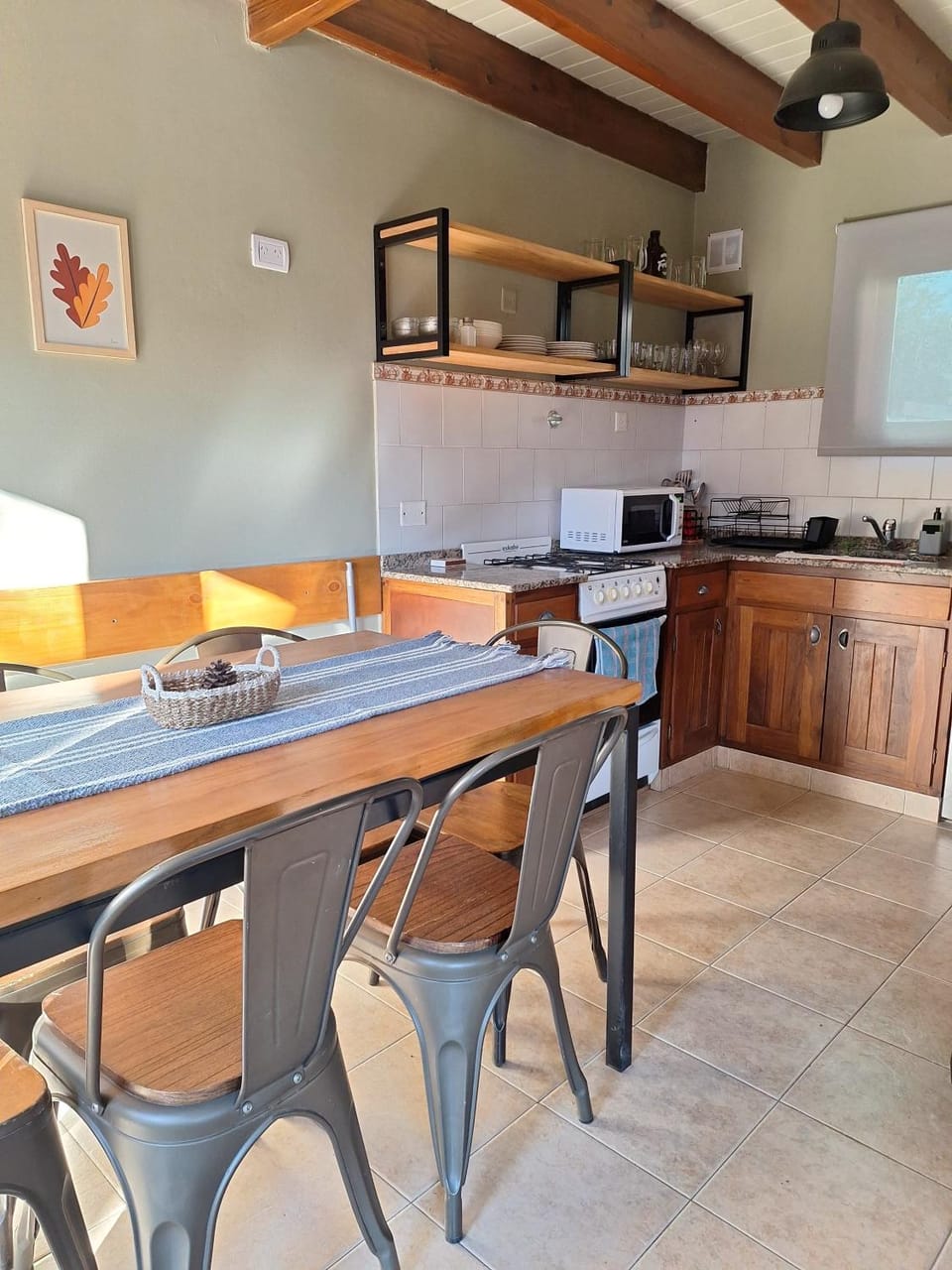 Kitchen or kitchenette, Dining area, pet friendly